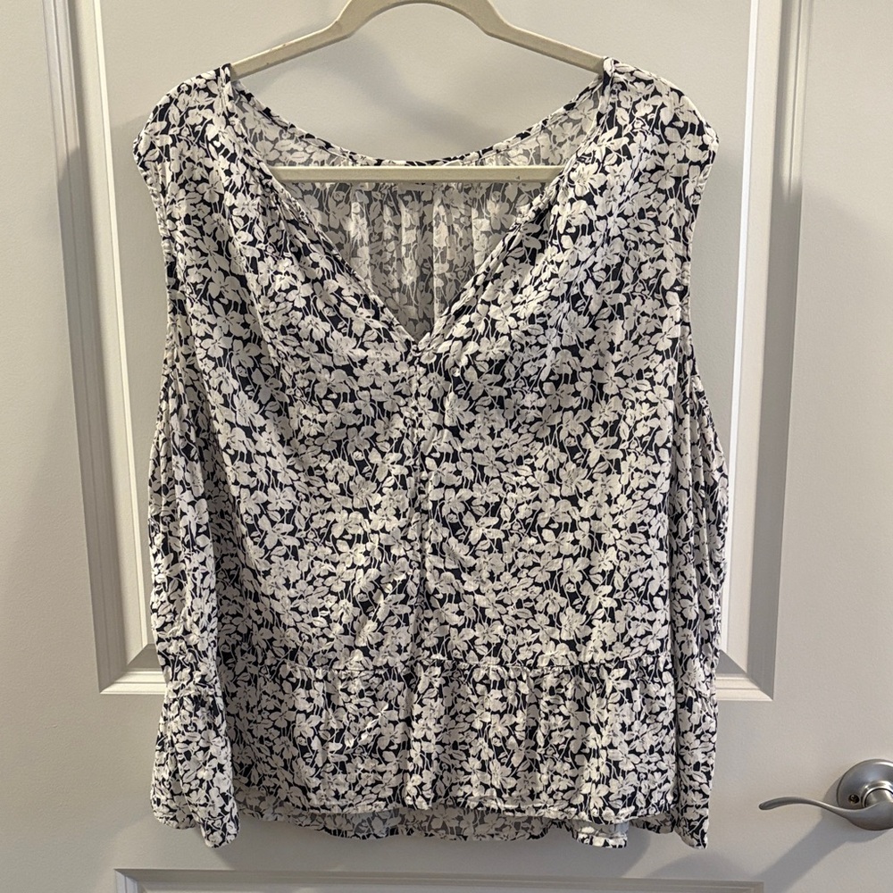 Gap Floral Black and White Women's Top